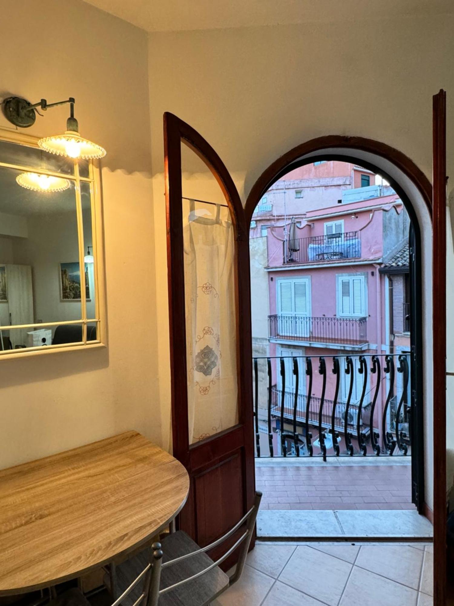 Stay In Center Tao Apartments タオルミーナ エクステリア 写真